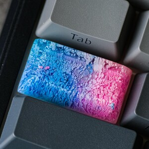 Juego de teclas artesanales de resina azul y morada, SA Escape Enter Spacebar para teclado mecánico, regalo hecho a mano para cumpleaños y Día de la Madre.