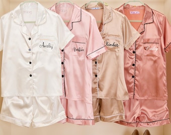 Set pigiama da damigella personalizzato, pigiama da sposa in raso di seta personalizzato, pigiama per feste nuziali, pigiama per luna di miele con monogramma, regali per addio al nubilato