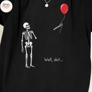 Skelett med förlorad ballong png, Tja, roligt skelett png, mörk humor Halloween-tröja design png, gotisk sarkastisk sublimering bild 6