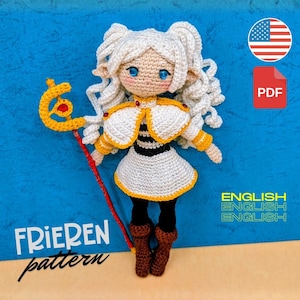 Puede incluir: Un juego de tres tazas de cerámica con un acabado mate moteado. Las tazas son de color crema, marrón claro y marrón oscuro. Cada taza tiene un diseño simple y minimalista.