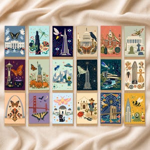 Peut inclure: Une collection de dix-huit cartes de vœux rectangulaires disposées en grille, chacune présentant une illustration unique combinant des monuments emblématiques, des insectes et des éléments fantaisistes aux couleurs variées.