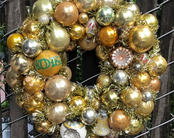 Christmas Holiday Vintage Ornament Wreath in Gold with tinsel