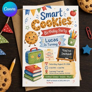 Może przedstawiać: Zaproszenie na urodziny z napisem Smart Cookies, przedstawiające animowane ciastko, zielony lunchbox, stos książek, tablicę i przybory szkolne. Tekst zawiera informację Lucas Is Turning 9 oraz szczegóły wydarzenia na dzień 29 sierpnia 2026 roku.