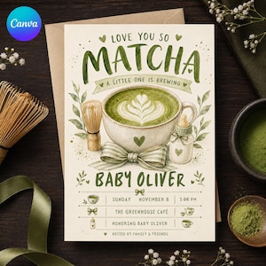 Puede incluir: Una tarjeta de invitación para baby shower color crema con una ilustración en acuarela de un matcha latte, un batidor de bambú y un biberón. El texto dice LOVE YOU SO MATCHA, A LITTLE ONE IS BREWING y BABY OLIVER, con los detalles del evento.