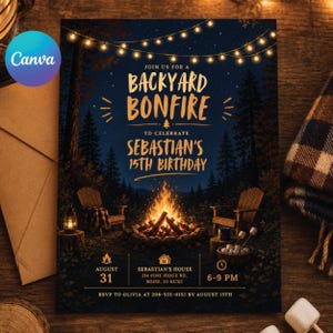 Può includere: Un invito blu scuro per un falò in giardino, con un'illustrazione di falò, luci a corda e il testo "Backyard Bonfire" e "15° compleanno di Sebastian". L'invito include data, ora e informazioni RSVP.