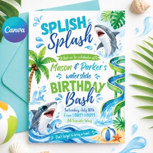 Może przedstawiać: Kolorowe zaproszenie na przyjęcie urodzinowe z motywem zjeżdżalni wodnej. Zaproszenie zawiera tekst "Splish Splash Birthday Bash" z ilustracjami rekinów i szczegółami wydarzenia. Zawiera tekst "Don't forget to bring a towel".