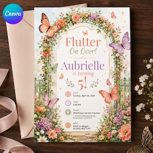 Könnte beinhalten: Eine Geburtstagseinladungskarte mit einem Blumenbogen und Schmetterlingen sowie dem Text: Flutter On Over! Aubrielle is turning 5! Date: Sunday, April 26, 2026, Time: 2:00 PM, Place: Wildflower Garden Pavilion, 118 Daisy Meadow Road, Rosewood, CA 92555.