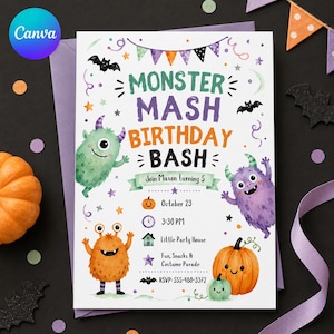 Op de afbeelding: Een witte verjaardagsuitnodiging met de titel Monster Mash Birthday Bash, kleurrijke tekst, illustraties van drie harige monsters, twee pompoenen, vleermuizen en sterren. Het bevat details voor Mason die 5 wordt op 23 oktober om 15:30 uur.