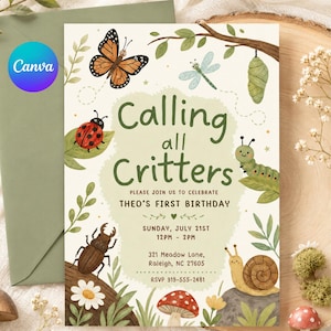 Puede incluir: Una invitación caprichosa con el texto "Calling all Critters" para un primer cumpleaños. El diseño presenta ilustraciones de una mariposa, una mariquita, una libélula, una oruga y otros insectos. La invitación incluye la fecha, la hora y el lugar.