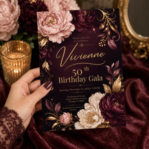 Puede incluir: Una tarjeta de invitaci&oacute;n rectangular con fondo oscuro, detalles florales dorados y grandes peon&iacute;as rosas, blancas y burdeos. El texto dice: Please Join Us to Celebrate Vivienne 50th Birthday Gala, Saturday, November 14, 2026, 7:30 PM.