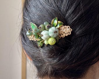 Horquilla de cerámica botánica para el cabello, estilo Cottagecore Glazed Berry Fairycore (cuentas verdes)