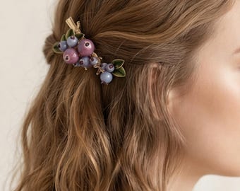 Pinza para el cabello de cerámica vintage con forma de arándano - Estilo cottagecore y hada del bosque