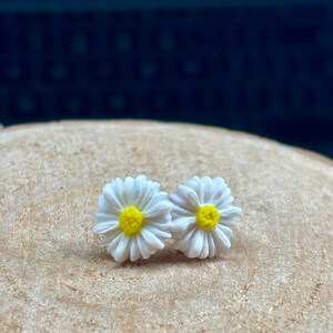 White Daisy Stud Earrings, Tiny Chamomile Flower Polymer Clay Jewelry, Cottagecore Dainty Style, Hypoallergenic, Gift for Her