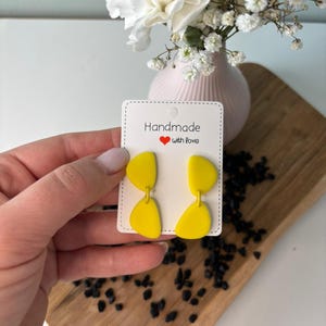 Butter Yellow Wavy Dangle Earrings, Abstract Minimalist Polymer Clay, Dopamine Dressing Style, Hypoallergenic, Sunny Gift for Her