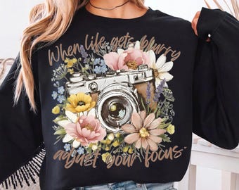 Retro Kamera PNG mit Wildblumen, Frühling Wildblumen Blumen PNG, Inspirational Motivational Mentale Gesundheit PNG, Instant Download