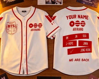 Chemise de baseball B.T.S personnalisée, maillot de baseball ARIRANG World Tour, cadeau Kpop pour les fans de Bangtan, chemise Bangtan à col en V, maillot BT 2026 Merch Army