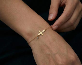 Personalisiertes Kreuzarmband – 925 Silber – Namen Gravur – christlicher Schmuck – Geschenk zur Kommunion / Taufe