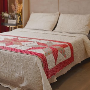 Vintage Patchwork-Bettläufer mit Sternenmuster, handgefertigter gesteppter Bettläufer, Schlafzimmerdeko im Landhausstil, roter Baumwoll-Bettschal