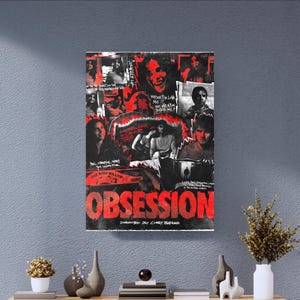 Puede incluir: Un póster rectangular titulado OBSESSION en letras rojas llamativas, que presenta un collage de escenas fotográficas en blanco y negro con acentos rojos. El texto incluye "DIRECTED BY CURRY BARKER" y varias frases superpuestas.