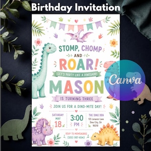Könnte beinhalten: Eine Geburtstagseinladungskarte mit bunten Dinosaurier-Illustrationen, darunter ein grüner Langhals, ein lila Triceratops und ein gelber Ankylosaurus. Der Text lautet Stomp, Chomp and Roar! Mason is turning three, inklusive der Party-Details.