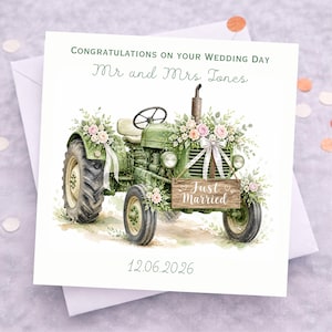 Pode incluir: Cartão de casamento com uma ilustração de um trator verde decorado com flores e um letreiro "Recém-casados". O cartão inclui o texto "Parabéns pelo seu dia de casamento", os nomes "Sr. e Sra. Jones" e a data 12.06.2026.