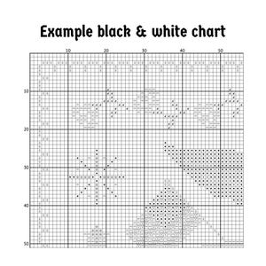 以下が含まれることがあります： 「Example black & white chart」のテキストが入った、白黒のクロスステッチチャート。チャートは、星や幾何学模様など、さまざまなパターンでグリッドに分割されており、手芸プロジェクトに適しています。