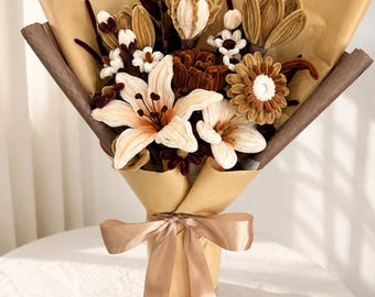 Handgefertigter Pfeifenputzer-Blumenstrauß, braun-cremefarbenes Blumenarrangement, immergrüne Blumen, gemütliche Wohndekoration, einzigartiges Geschenk