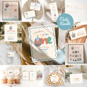 Puede incluir: Un conjunto de suministros para fiestas con tem&aacute;tica de beb&eacute;. Incluye invitaciones, adornos para cupcakes, una pancarta y una exhibici&oacute;n de fotos enmarcada. La combinaci&oacute;n de colores es azul pastel, verde y naranja, con el texto "It's fun to be one".