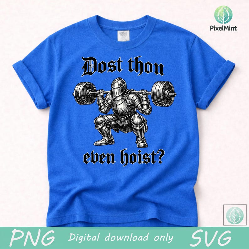 Puede incluir: Camiseta azul real con una ilustraci&oacute;n en blanco y negro de un caballero levantando una barra. El texto "Dost thou even hoist?" est&aacute; impreso. La camiseta tiene mangas enrolladas. El dise&ntilde;o es una descarga digital.
