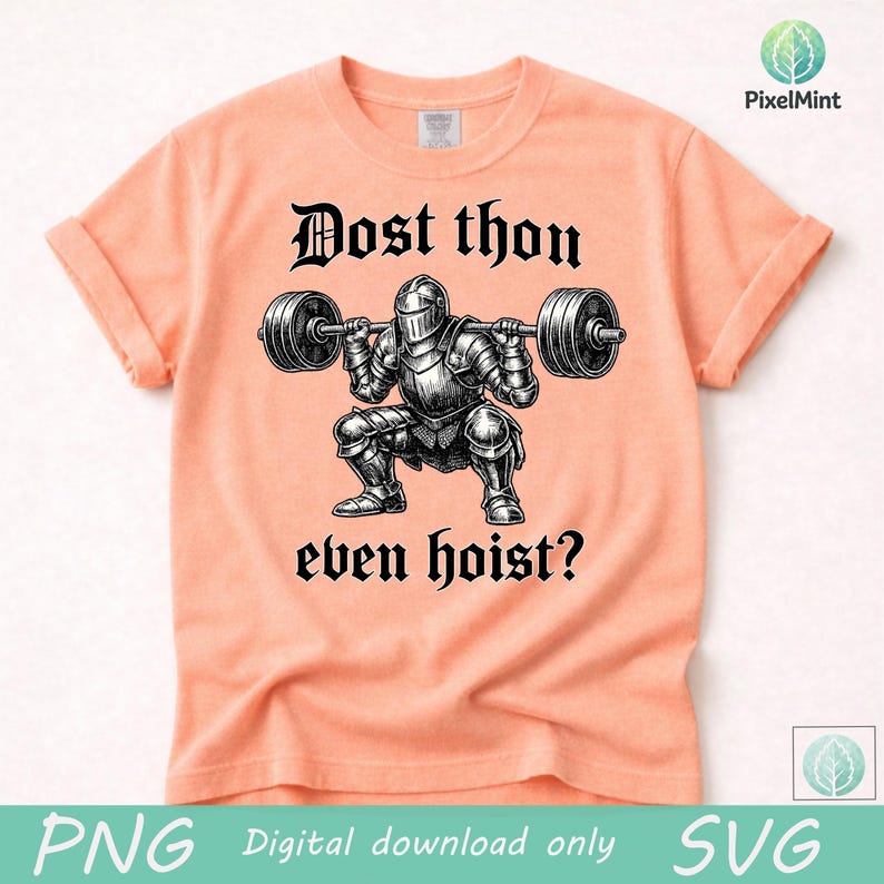 Puede incluir: Camiseta color melocot&oacute;n con un gr&aacute;fico en blanco y negro de un caballero levantando pesas, con el texto "Dost thou even hoist?" en fuente g&oacute;tica. La camiseta tiene las mangas enrolladas.