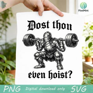 Puede incluir: Gr&aacute;fico en blanco y negro de un caballero con armadura levantando una barra. El texto "Dost thon even hoist?" est&aacute; escrito en fuente g&oacute;tica. Descarga digital en formatos PNG y SVG.