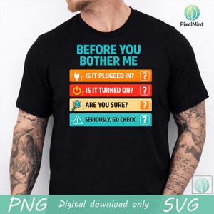 Könnte beinhalten: Schwarzes T-Shirt mit dem blauen Text "BEFORE YOU BOTHER ME". Darunter stellen vier Textzeilen Fragen zur Fehlerbehebung, jede mit einem Symbol und einem Fragezeichen. Der untere Teil des Shirts lautet "PNG Digital download only SVG".