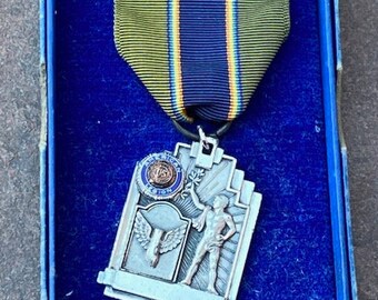 The American Legion HJ Sterling Antique medal pin in original box collectors item