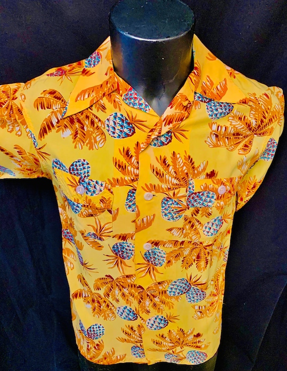 1940's Men's Rayon Pineapple Print Resort Shirt by