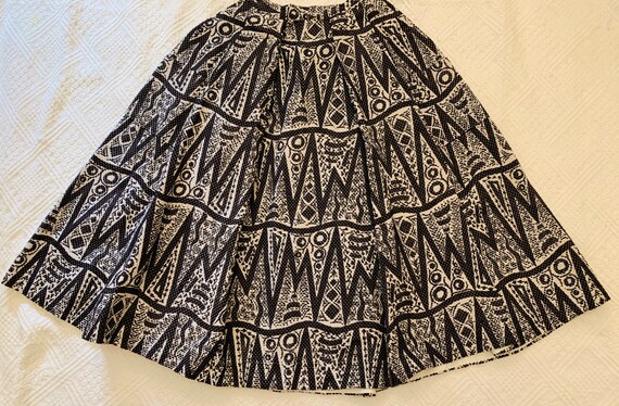 1950's Women's Abstract Tiki Print Semi - Circl