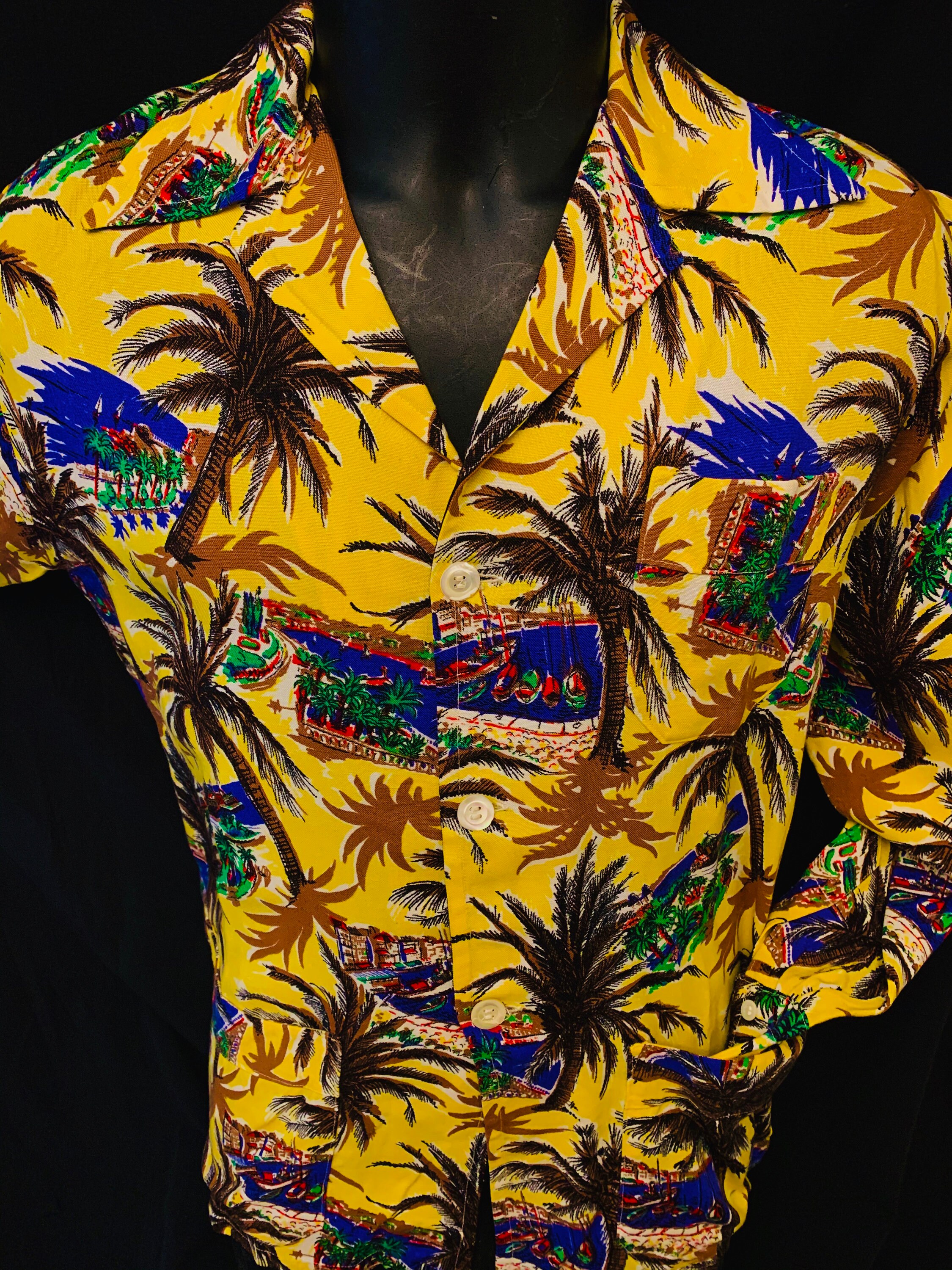 Image of 1940's Men's British Heavy Cotton Tropical Print Resort Jacket