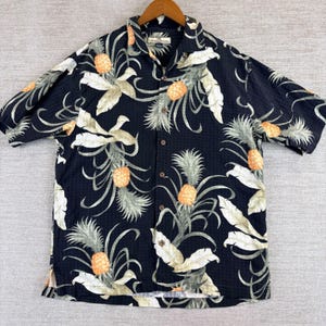 Vintage Tommy Bahama Mens Black 100% Silk Pineapple Tropical Camp Shirt Medium image 2