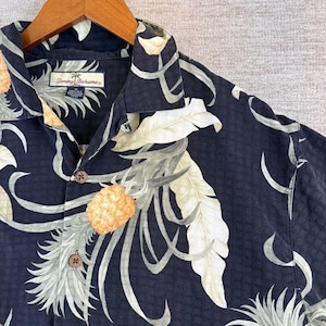 Vintage Tommy Bahama Mens Black 100% Silk Pineapple Tropical Camp Shirt Medium image 1