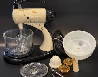 Batidora Sunbeam Mixmaster vintage de los años 50, 10 velocidades, con accesorios y extractor de zumos.