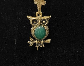 Vintage Costume Jewelry Lapel Hat Pin Gold Toned Dangling Owl W Green Stone