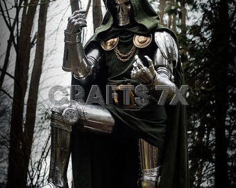 Doctor Doom Volle Kostüm Rüstung | Metallmaske Rüstung mit Kapuzenumhang, Superschurke Outfit, Comic Con bereit, Geschenk für Ihn, Halloween-Anzug