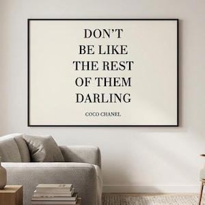 Var inte som resten av dem, älskling, horisontell poster, modecitat, minimalistisk Coco Chanel-tryck, typografisk konst i neutral ton bild 1