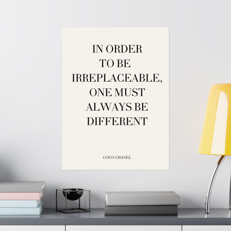 Para ser irremplazable: lámina con cita de Coco Chanel, póster minimalista de moda para pared, decoración de lujo para el hogar, arte de pared grande para oficina. imagen 7