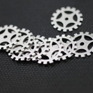 10 stuks sterlingzilver vergulde tandwielbedels: Steampunk Jewelry Supply - zm523as