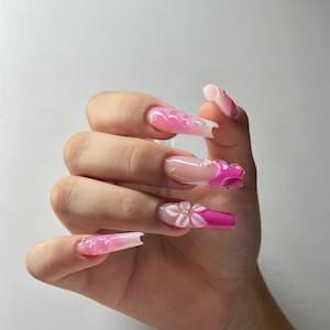 Unghie finte personalizzate da applicare, petalo scolpito rosa sfumato fiore 3D con minuscola perlina dorata, unghie finte romantiche e sognanti fatte a mano per appuntamenti