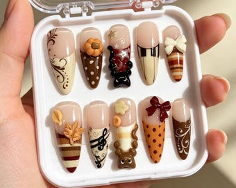 Faux ongles automnaux et chaleureux : Ours 3D, citrouille, chat noir, feuille d'érable