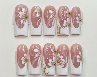 Presse florale française blanche sur les ongles : cadeau de luxe élégant unique peint à la main