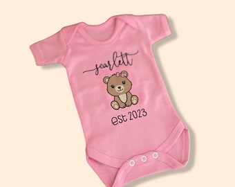 Babygrow personnalisé avec ours en peluche : body rose pour bébé fille