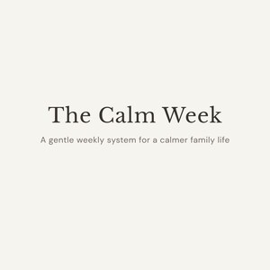 Peut inclure: Fond crème avec le texte "The Calm Week" en police serif. En dessous, un texte plus petit indique "A gentle weekly system for a calmer family life."