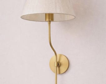 Moderne Wandleuchte aus Messing mit Leinenschirm | Handgefertigte Nachttischlampe | Wandleuchte aus Messing im Mid-Century-Stil | Leselampe fürs Schlafzimmer